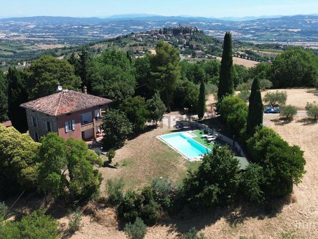 Rustici e casali in vendita di 300 m²