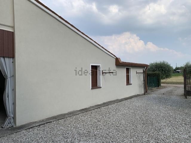 Rustici e casali in vendita di 300 m²