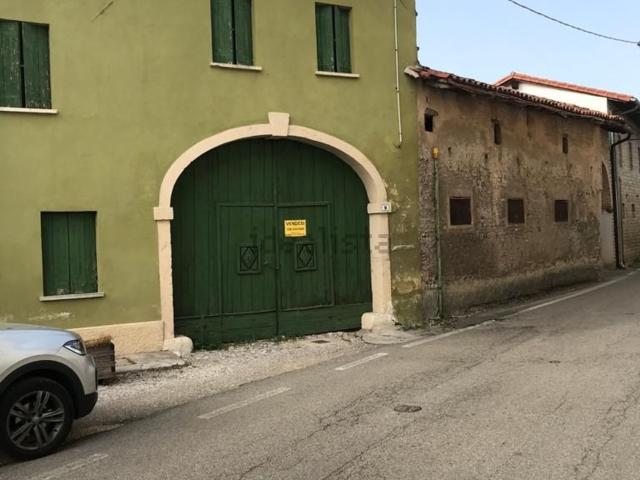 Rustici e casali in vendita di 300 m²