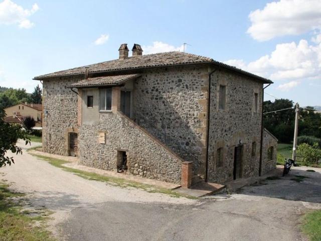 Rustici e casali in vendita di 300 m²