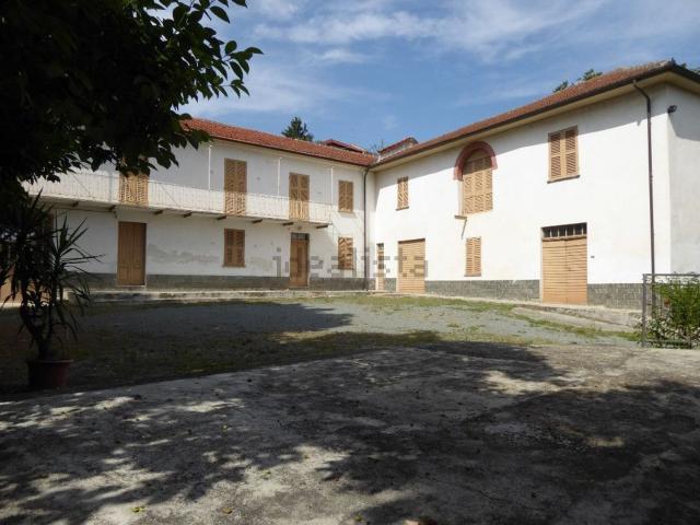 Rustici e casali in vendita di 300 m²