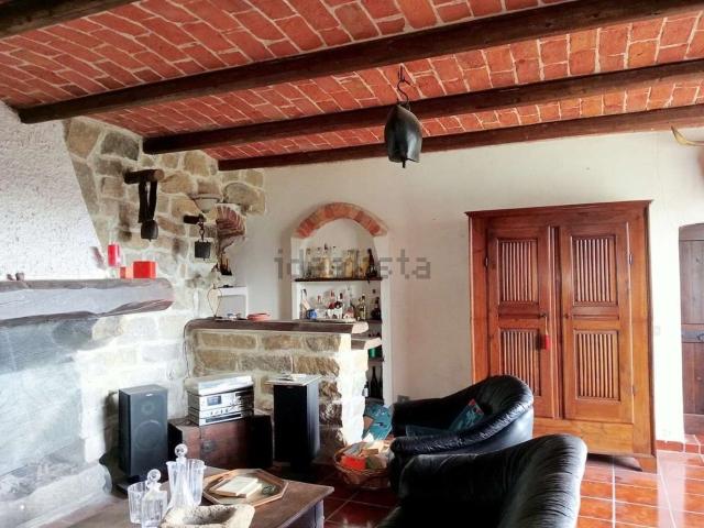 Rustici e casali in vendita di 300 m²