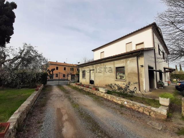 Rustici e casali in vendita di 300 m²