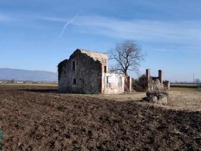 Rustici e casali in vendita di 300 m²