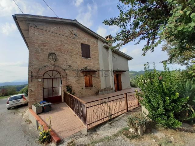 Rustici e casali in vendita di 300 m²