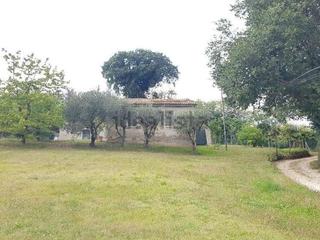 Rustici e casali in vendita di 300 m²