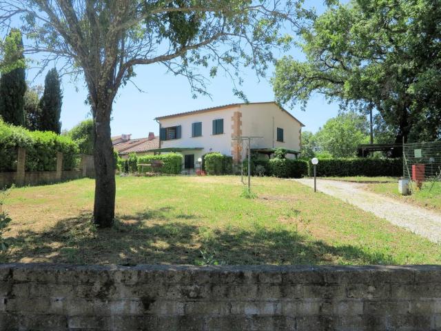 Rustici e casali in vendita di 300 m²