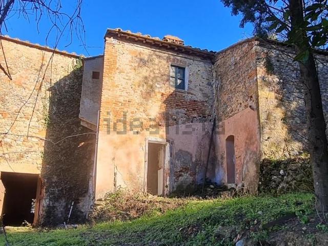 Rustici e casali in vendita di 300 m²
