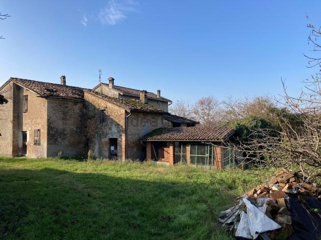 Rustici e casali in vendita di 300 m²