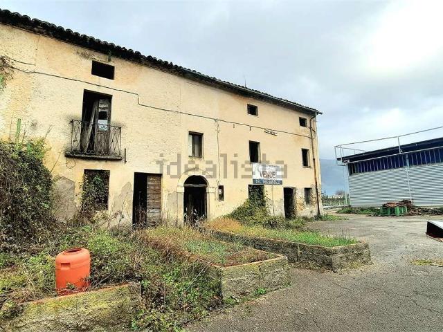 Rustici e casali in vendita di 300 m²