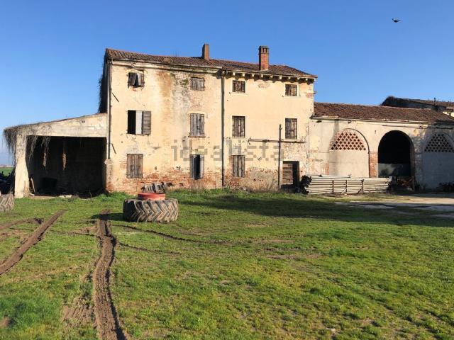 Rustici e casali in vendita di 300 m²