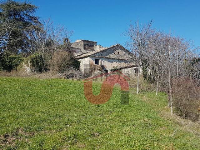 Rustici e casali in vendita di 300 m²