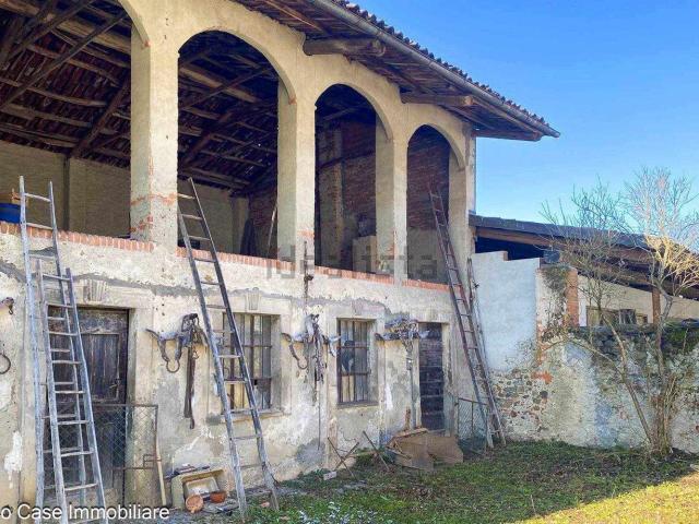 Rustici e casali in vendita di 300 m²