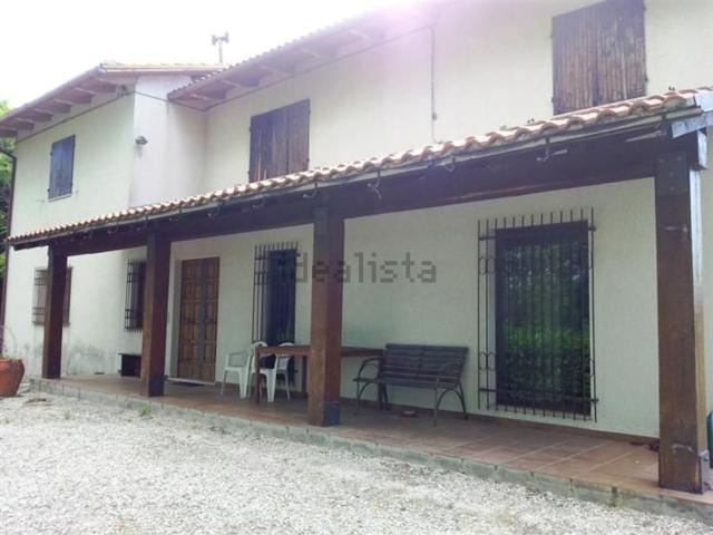 Rustici e casali in vendita di 300 m²
