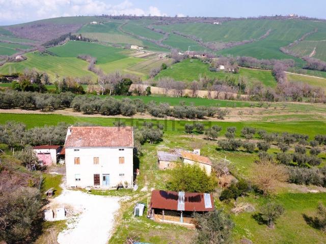 Rustici e casali in vendita di 300 m² in Contrada Cremone Gabbette, 20