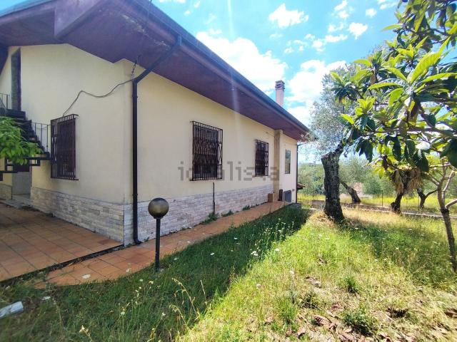 Rustici e casali in vendita di 300 m² in Contrada Crescenzi, 3