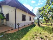 Rustici e casali in vendita di 300 m² in Contrada Crescenzi, 3