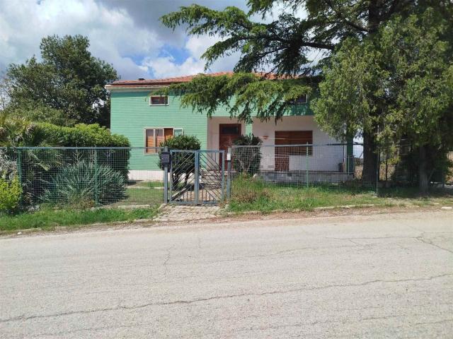 Rustici e casali in vendita di 300 m² in Contrada Fontepannonico