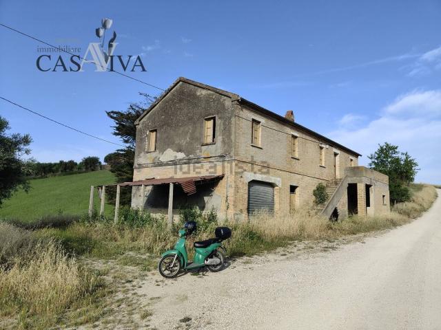 Rustici e casali in vendita di 300 m² in Contrada Forola, 18