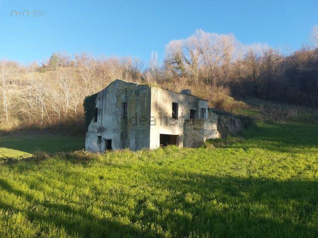 Rustici e casali in vendita di 300 m² in Contrada Fiorano