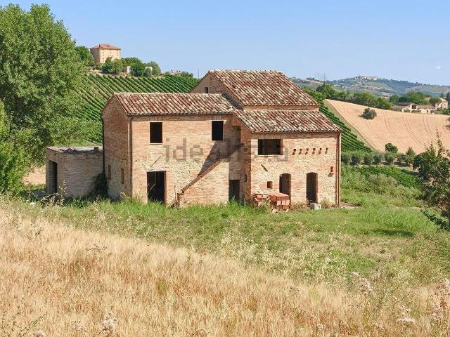 Rustici e casali in vendita di 300 m² in Contrada Monticello, 10