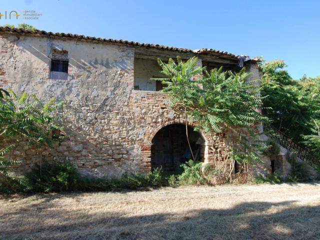 Rustici e casali in vendita di 300 m² in Contrada San Pietro