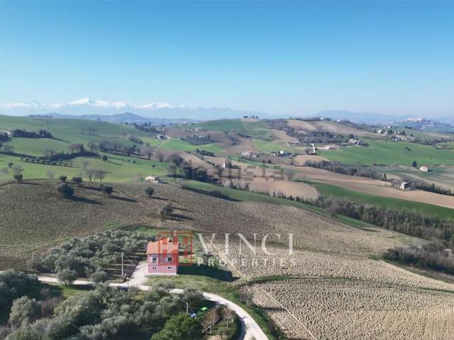 Rustici e casali in vendita di 300 m² in Contrada Santa Caterina