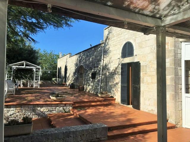 Rustici e casali in vendita di 300 m² in Contrada specchiaruzzo