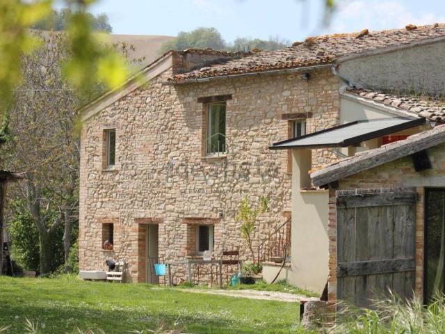 Rustici e casali in vendita di 300 m² in Contrada Torbidello, 17