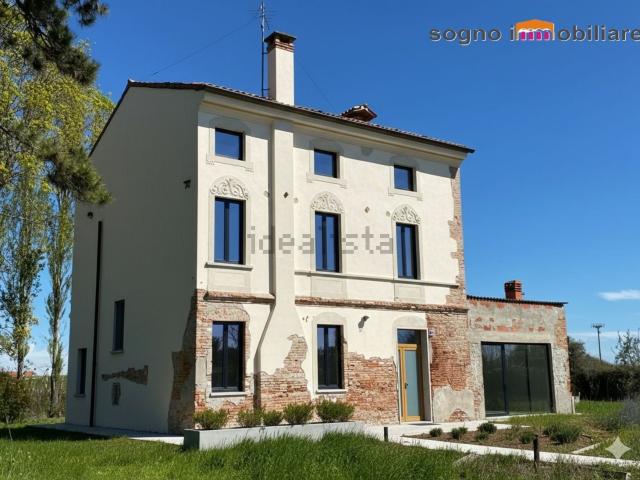Rustici e casali in vendita di 300 m² in Corso Arnaldo Fraccaroli