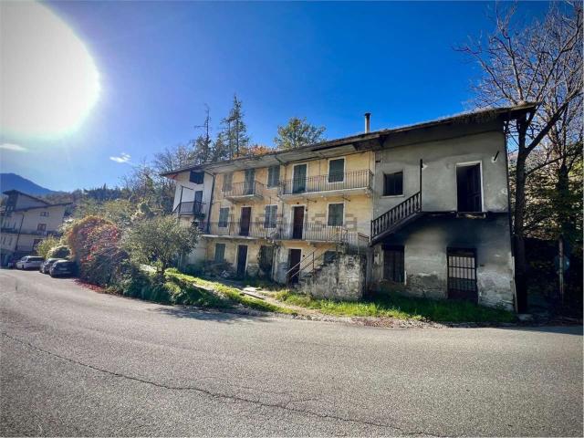 Rustici e casali in vendita di 300 m² in Frazione Arliod