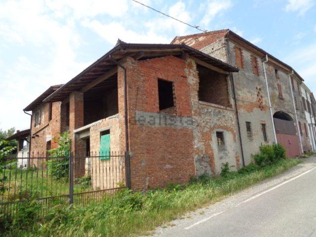 Rustici e casali in vendita di 300 m² in Località Calcinara, 178