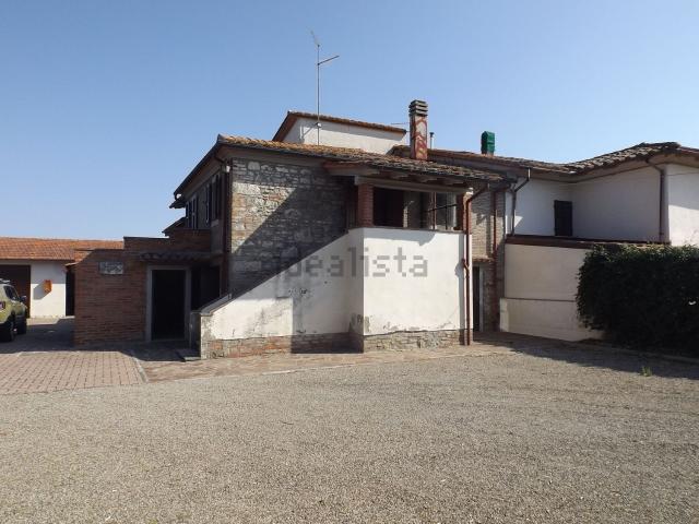 Rustici e casali in vendita di 300 m² in Località Centoia