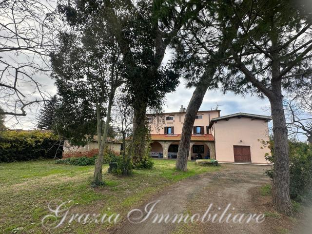 Rustici e casali in vendita di 300 m² in Località Acquerta