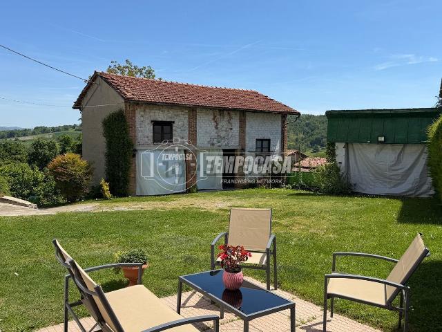 Rustici e casali in vendita di 300 m² in Località San Teobaldo, 1