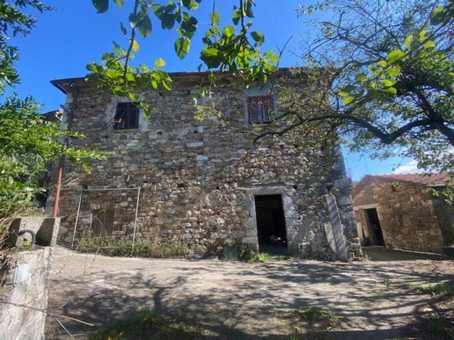 Rustici e casali in vendita di 300 m² in Località scurtabò