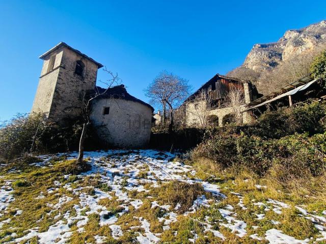 Rustici e casali in vendita di 300 m² in Località Thielly