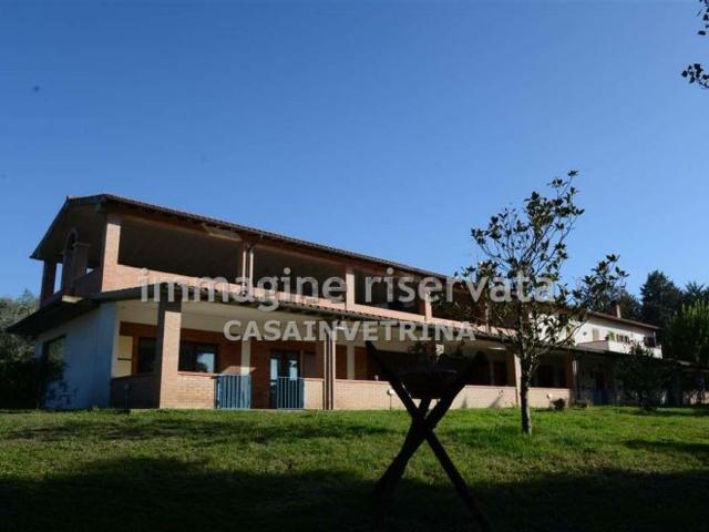 Rustici e casali in vendita di 300 m² in Strada Comunale della Lupaie