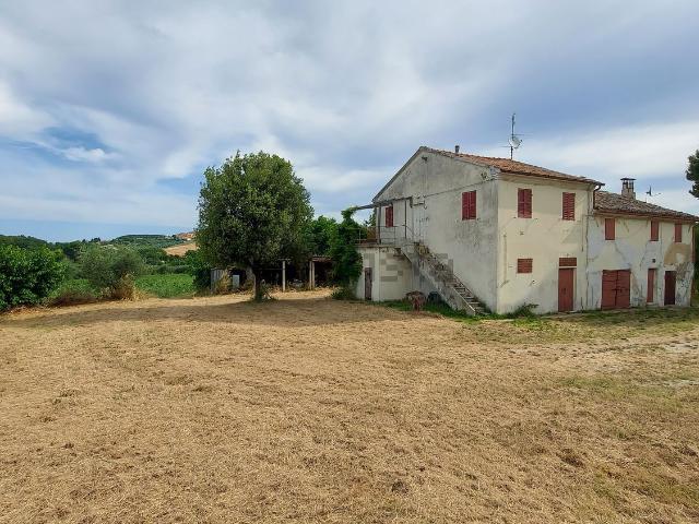 Rustici e casali in vendita di 300 m² in Strada Comunale delle Grazie