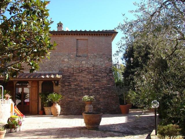 Rustici e casali in vendita di 300 m² in Strada Comunale di Mugnano