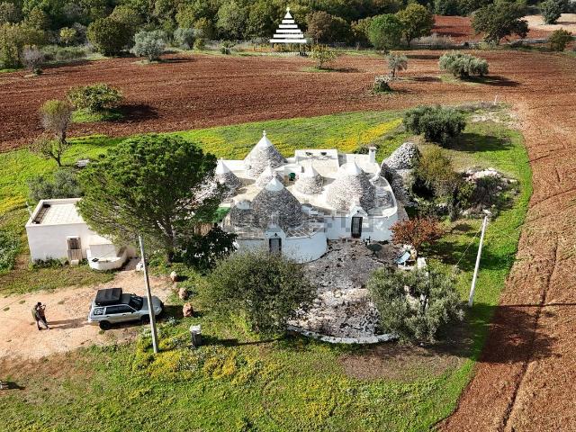 Rustici e casali in vendita di 300 m² in Strada Paretone Zona I