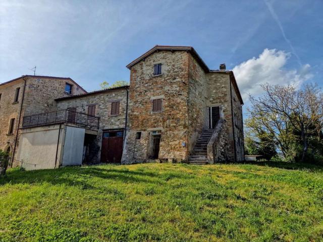 Rustici e casali in vendita di 300 m² in Strada Provinciale 2