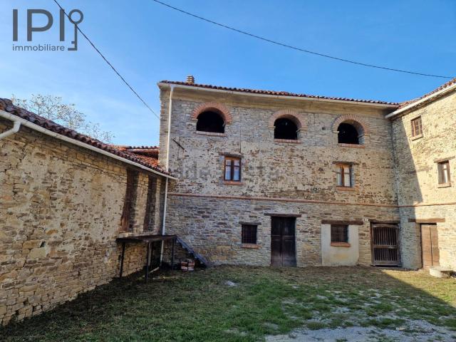 Rustici e casali in vendita di 300 m² in Strada Provinciale 439