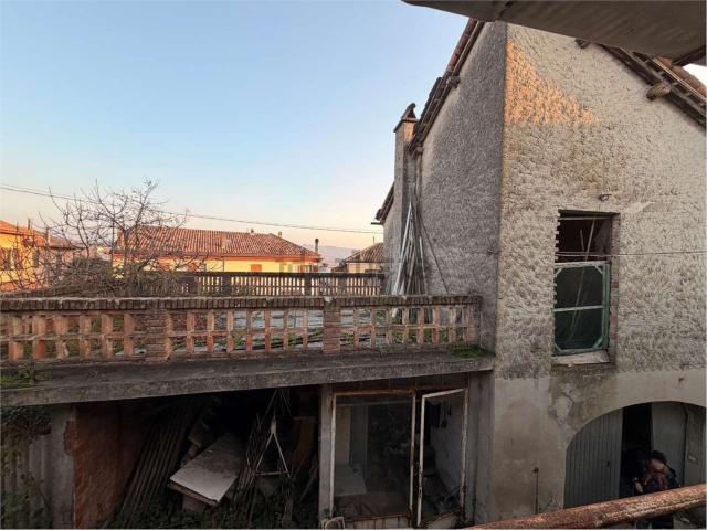 Rustici e casali in vendita di 300 m² in Strada Vicinale del Pozzo
