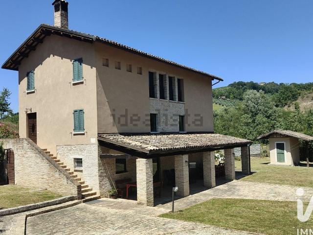 Rustici e casali in vendita di 300 m² in Via Menocchia