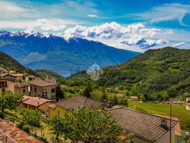 Rustici e casali in vendita di 300 m² in Via Orsino