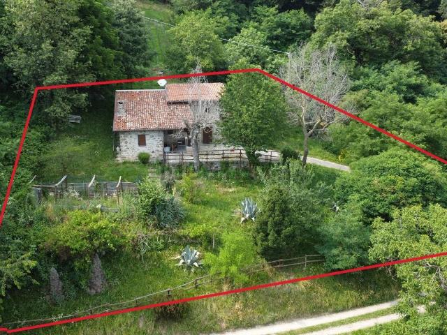 Rustici e casali in vendita di 300 m² in Via Angelli