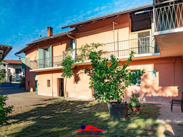 Rustici e casali in vendita di 300 m² in Via Artesio, 15