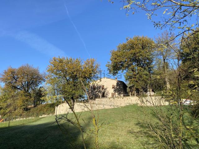 Rustici e casali in vendita di 300 m² in Via Castel delle Ripe, 17