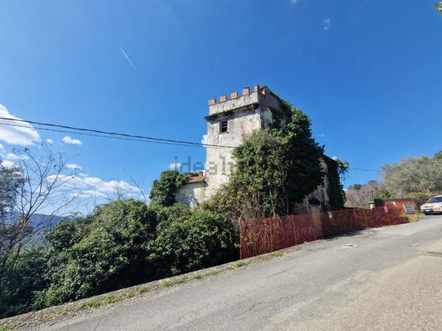 Rustici e casali in vendita di 300 m² in Via Carbonara, 4